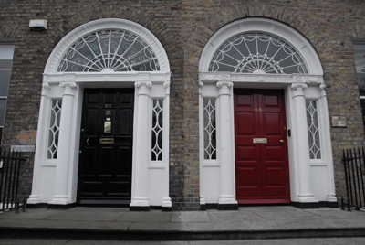 Gregorianska dörrar i Dublin.