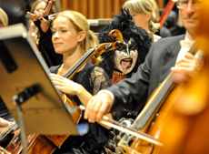 Dress to thrill hyllar Kiss tillsammans med Malmö symfoniorkester.