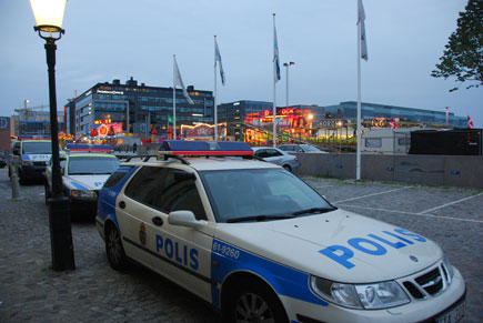 Polisbilar på Malmöfestivalen.