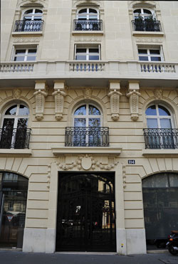 Bournes bostad i Paris.